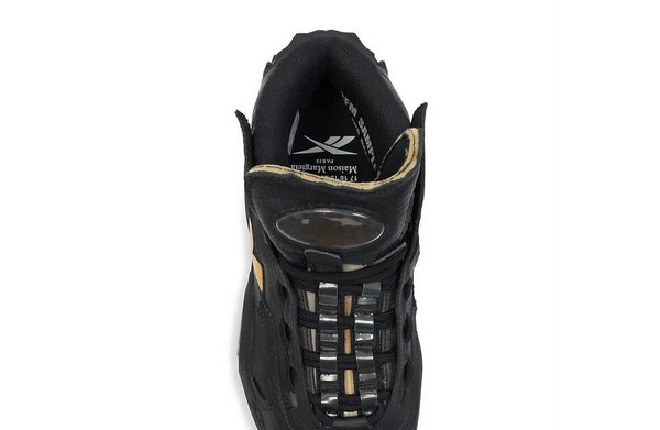  锐步 x Maison Margiela 全新合作 Question Mid 鞋款系列 目前并没有准确的发售信息公布 2022秋冬潮牌新款推荐（锐步 x Maison Margiela 全新合作 Question Mid 鞋款系列曝光）