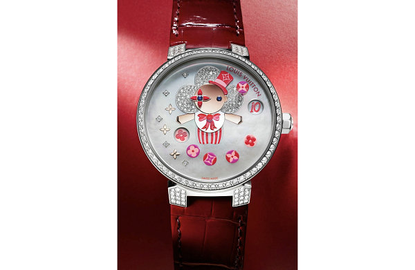 LV 路易威登全新“Tambour Slim Vivienne Jumping Hour”腕表释出 2022秋冬潮牌新款推荐（LV 路易威登全新“Tambour Slim Vivienne Jumping Hour”腕表释出）