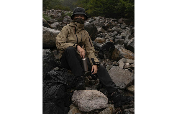 该系列涵盖了 Snow Peak 渔夫帽、拉链 Jacket 以及登山包、保温瓶等款式哪种潮牌品牌比较好看？（Snow Peak x Mountain of Moods 全新联名胶囊系列公布）