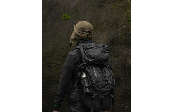 该系列涵盖了 Snow Peak 渔夫帽、拉链 Jacket 以及登山包、保温瓶等款式哪种潮牌品牌比较好看？（Snow Peak x Mountain of Moods 全新联名胶囊系列公布）