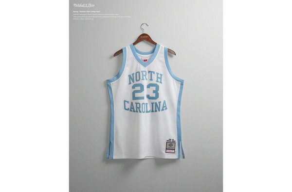  潮牌网获悉 2022秋冬潮牌新款推荐（Mitchell ness 全新 Michael Jordan UNC 别注球衣系列出炉）