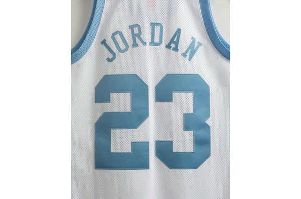  潮牌网获悉 2022秋冬潮牌新款推荐（Mitchell ness 全新 Michael Jordan UNC 别注球衣系列出炉）
