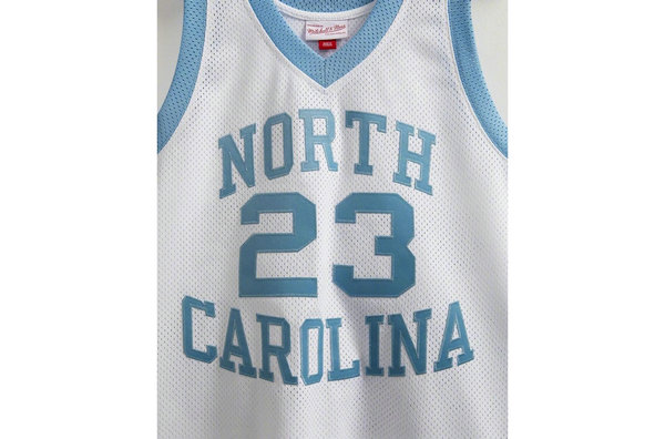  潮牌网获悉 2022秋冬潮牌新款推荐（Mitchell ness 全新 Michael Jordan UNC 别注球衣系列出炉）