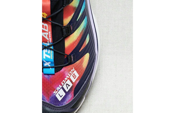 这边 SALOMON 又为该鞋履预备了全新限定版本 潮牌冬季如何御寒提醒（萨洛蒙全新扎染 XT-4 Advanced 配色鞋款上架）
