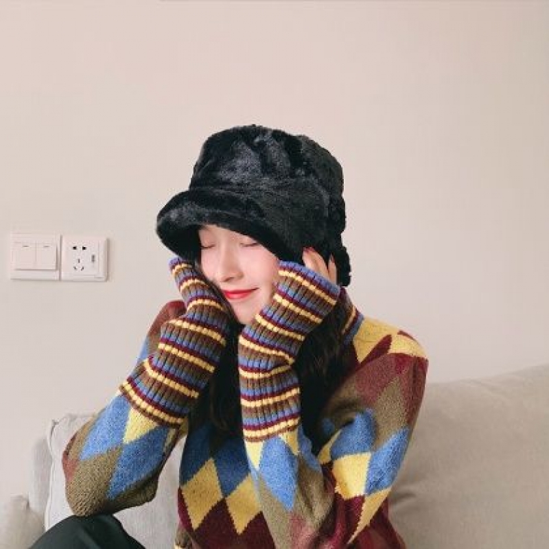 则推荐暗色系的款式 潮牌冬季如何御寒提醒（冬天想美只能穿少?有这4个时尚穿搭单品,全场最正点）