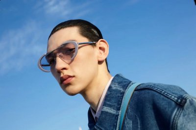 正面金属「FF」标志以浮雕形式出现 潮牌冬季如何御寒提醒（Fendi 芬迪 2022 春夏男士眼镜系列上架，奢华未来主义）