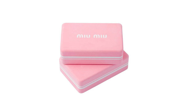  潮牌网获悉 潮牌冬季如何御寒提醒（Miu Miu 全新“Miu Miu Workout”运动配饰系列上架）