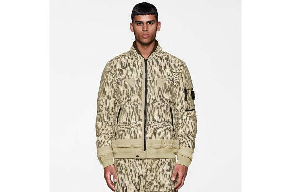 围绕着“RAIN CAMO REFLECTIVE”主题展开哪种潮牌品牌比较好看？（石头岛 2021 秋冬“RAIN CAMO REFLECTIVE”别注系列来袭）