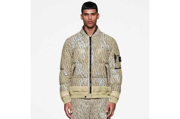 围绕着“RAIN CAMO REFLECTIVE”主题展开哪种潮牌品牌比较好看？（石头岛 2021 秋冬“RAIN CAMO REFLECTIVE”别注系列来袭）
