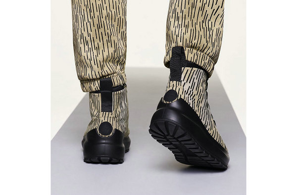 围绕着“RAIN CAMO REFLECTIVE”主题展开哪种潮牌品牌比较好看？（石头岛 2021 秋冬“RAIN CAMO REFLECTIVE”别注系列来袭）