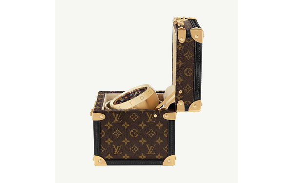 同时电池续航可达 45 个月 潮牌冬季如何御寒提醒（LV 路易威登全新“Tambour Dual Timetable Clock Trunk”腕表释出）