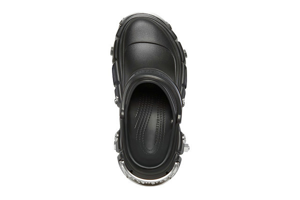 目前已在 Crocs 官方网店等渠道上架 2022秋冬潮牌新款推荐（巴黎世家 x Crocs 2022 春夏“HardCrocs”鞋款上市）