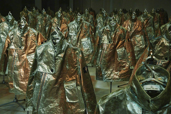 这边高端机能 Stone Island 也在米兰设计周上发布了全新项目 2022秋冬潮牌新款推荐（石头岛全新 Prototype Research 系列释出，未完成的研究）