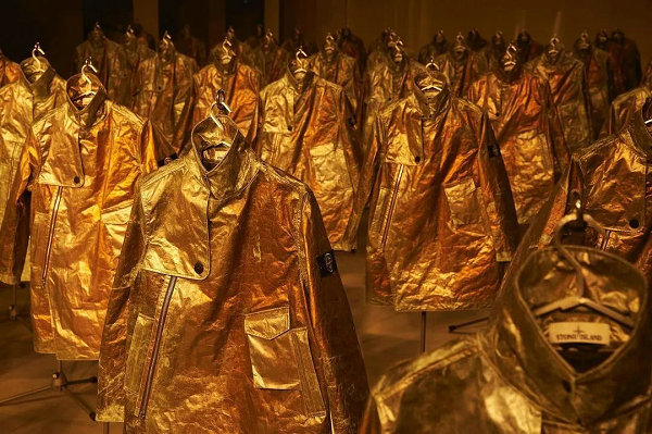 这边高端机能 Stone Island 也在米兰设计周上发布了全新项目 2022秋冬潮牌新款推荐（石头岛全新 Prototype Research 系列释出，未完成的研究）