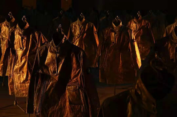 这边高端机能 Stone Island 也在米兰设计周上发布了全新项目 2022秋冬潮牌新款推荐（石头岛全新 Prototype Research 系列释出，未完成的研究）