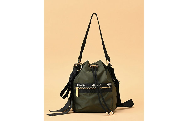  潮牌网获悉哪种潮牌品牌比较好看？（Lanvin en Bleu x LeSportsac 全新联乘包袋系列亮相）