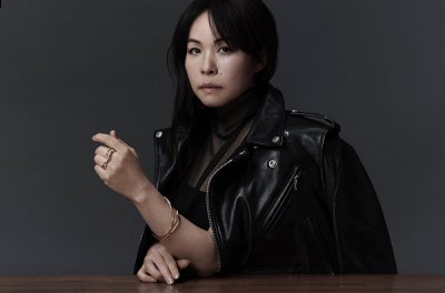 各位不妨期待一下吧！亦可前往 Cartier 实体店逛逛~  潮牌冬季如何御寒提醒（卡地亚 Cartier x 阿部千登势全新联名限量系列预告发布）