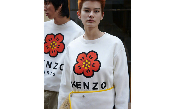KENZO 全新“Boke Flower”系列发布，红色花朵图案哪种潮牌品牌比较好看？（KENZO 全新“Boke Flower”系列发布，红色花朵图案）