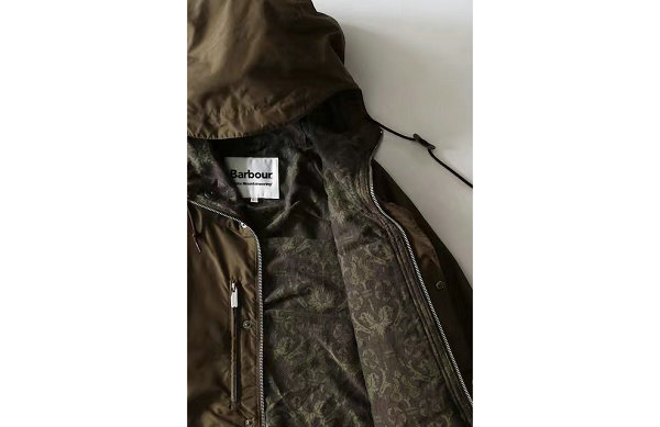  白山 x Barbour 全新联名 「HIKING WAX」 夹克 现已正式入场 潮牌冬季如何御寒提醒（白山 x Barbour 全新联名 「HIKING WAX」 夹克开售）