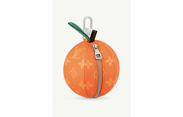 这边奢侈时装屋 Louis Vuitton 又公布了自家最新一季的春夏配饰 潮牌冬季如何御寒提醒（路易威登 2022 春夏配饰系列“LV Fruits”上市）