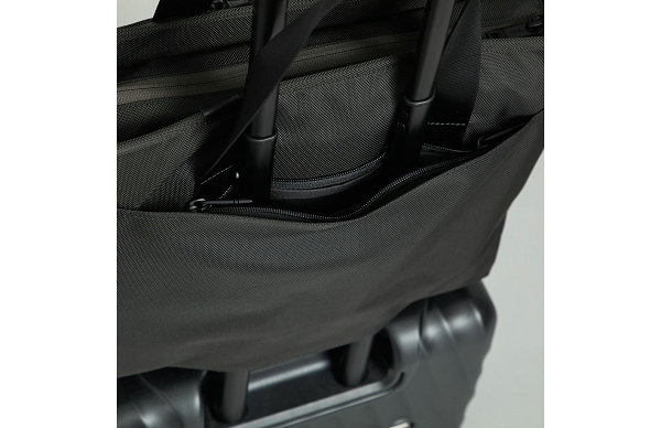 又预备了 20L 和 38L 两款型号可选 潮牌冬季如何御寒提醒（途明 TUMI x UNITED ARROWS 全新合作限定系列发布）