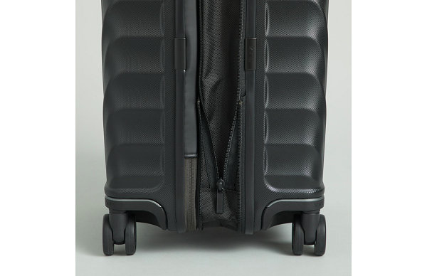 又预备了 20L 和 38L 两款型号可选 潮牌冬季如何御寒提醒（途明 TUMI x UNITED ARROWS 全新合作限定系列发布）