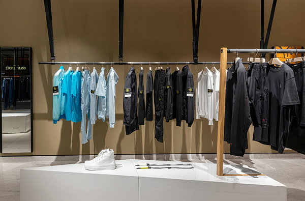 Stone Island 上海环贸新店开业，机能空间新体验哪种潮牌品牌比较好看？（Stone Island 上海环贸新店开业，机能空间新体验）