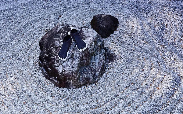 这款名为 Vibram FiveFingers V-NEOP 的鞋子依旧为五指鞋造型哪种潮牌品牌比较好看？（Vibram 全新 V-NEOP 五指鞋黑白配色发布，经典方案）