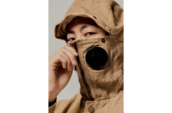 想要收藏的玩家不妨前往围观下噢~ 哪种潮牌品牌比较好看？（C.P. Company 50 周年纪念精装书籍亮相，追溯品牌历程）