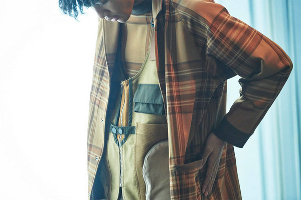 今回由相泽阳介主理的日本户外品牌 WHITE MOUNTAINEERING 带来了 2021 秋冬系列造型 Lookbook 据潮牌网了解到 潮牌冬季如何御寒提醒（白山 White Mountaineering 2021 秋冬系列 Lookbook 赏析）