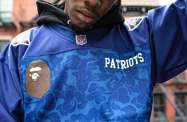 BAPE x Mitchell & Ness 全新联名足球运动衫-2.jpg