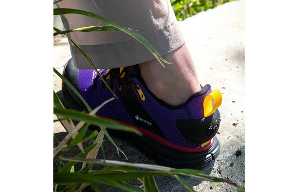 Vibram 大底与 GORE-TEX 鞋面这对黄金组合也满足了户外出行的机能需求哪种潮牌品牌比较好看？（Snow Peak x Danner JP 全新联名登山鞋款下月初上市）