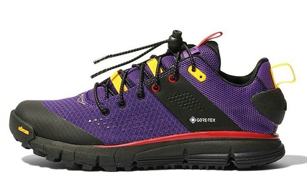 Vibram 大底与 GORE-TEX 鞋面这对黄金组合也满足了户外出行的机能需求哪种潮牌品牌比较好看？（Snow Peak x Danner JP 全新联名登山鞋款下月初上市）