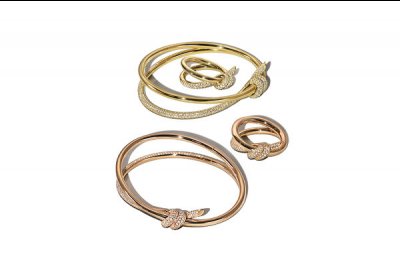 并炮制了包括 Tiffany Knot Double Row 项链、吊坠以及耳环、戒指等款式在内的单品 2022秋冬潮牌新款推荐（蒂芙尼全新珠宝系列“Tiffany Knot”亮相，向纽约致敬）