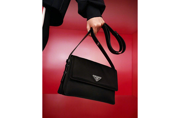  2022 虎年限定款相信大家也看了不少 潮牌冬季如何御寒提醒（Prada 普拉达 2022 中国农历新年限定单品公布）