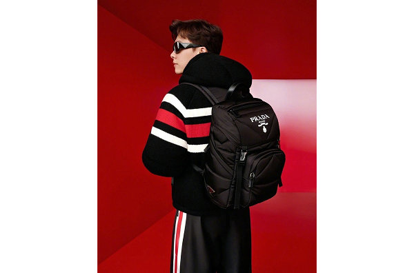  2022 虎年限定款相信大家也看了不少 潮牌冬季如何御寒提醒（Prada 普拉达 2022 中国农历新年限定单品公布）