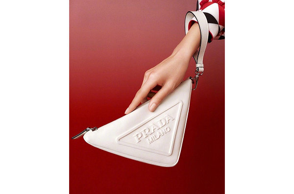  2022 虎年限定款相信大家也看了不少 潮牌冬季如何御寒提醒（Prada 普拉达 2022 中国农历新年限定单品公布）
