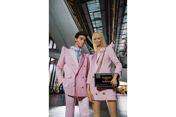  Balmain x 芭比娃娃全新合作系列 预计 1 月 13 日登陆全球 Balmain 精品店 潮牌冬季如何御寒提醒（Balmain x 芭比娃娃全新合作系列即将来袭）