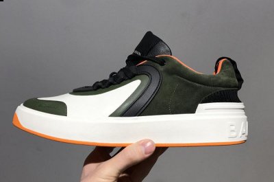 且色调鲜艳而富有张力 潮牌冬季如何御寒提醒（Balmain 2022 春夏鞋款系列更多实物曝光，未来先锋主义）