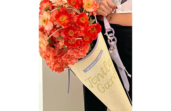 这一次 Gentle Monster 专为 Jennie 量身定制了一款白色墨镜哪种潮牌品牌比较好看？（Gentle Monster x Jennie 全新联乘系列明年登场）