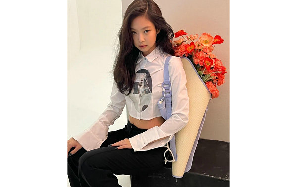 这一次 Gentle Monster 专为 Jennie 量身定制了一款白色墨镜哪种潮牌品牌比较好看？（Gentle Monster x Jennie 全新联乘系列明年登场）