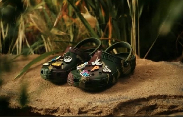 这一次 Palace 选择了 Crocs Classic Clog 经典洞洞鞋进行重塑哪种潮牌品牌比较好看？（Palace x Crocs 全新联名 Classic Clog 鞋款发售信息揭晓）