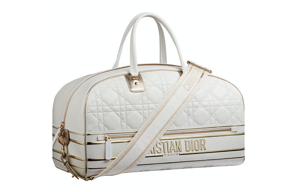  在率先披露了 2022 秋季男装之后 潮牌冬季如何御寒提醒（Dior 迪奥全新“Vibe Bag”包袋系列抢先预览）