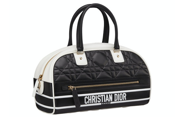  在率先披露了 2022 秋季男装之后 潮牌冬季如何御寒提醒（Dior 迪奥全新“Vibe Bag”包袋系列抢先预览）