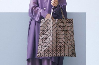 功能属性同样不俗 潮牌冬季如何御寒提醒（BAO BAO ISSEY MIYAKE 2022 全新包袋系列出炉）