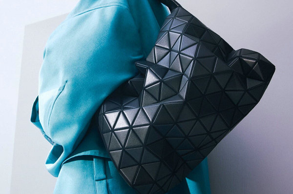 功能属性同样不俗 潮牌冬季如何御寒提醒（BAO BAO ISSEY MIYAKE 2022 全新包袋系列出炉）