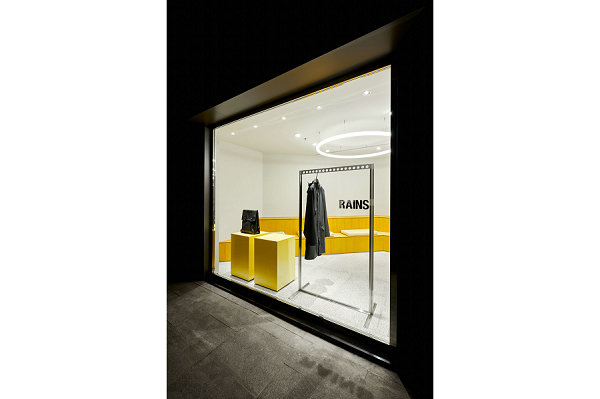  Rains 全新上海零售概念店 的开启旨在营造一个品牌与城市基因相连的真实空间 2022秋冬潮牌新款推荐（Rains 全新上海零售概念店亮相，亚洲第二家店铺）