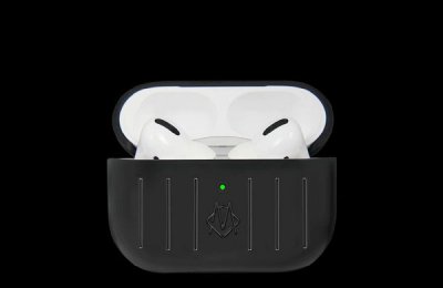  在揭晓了“One Bottle Case”酒箱之后 潮牌冬季如何御寒提醒（RIMOWA 日默瓦全新 AirPods-Pro 保护壳释出）