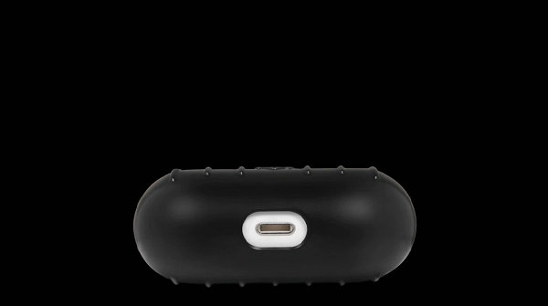  在揭晓了“One Bottle Case”酒箱之后 潮牌冬季如何御寒提醒（RIMOWA 日默瓦全新 AirPods-Pro 保护壳释出）