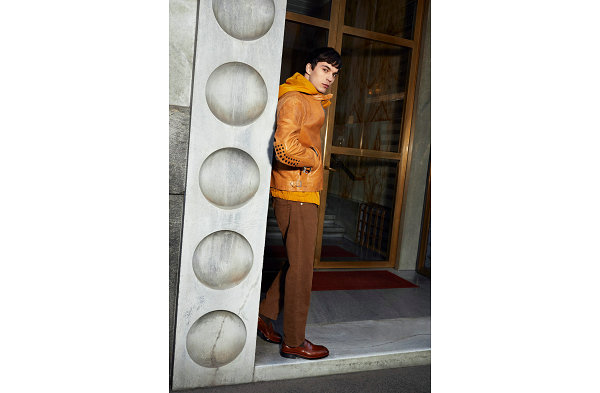  来自 Italy 的奢侈品牌 TOD’S 近来也率先公布了 2022 早秋新品哪种潮牌品牌比较好看？（TOD’S 2022 早秋系列 Lookbook 赏析~）